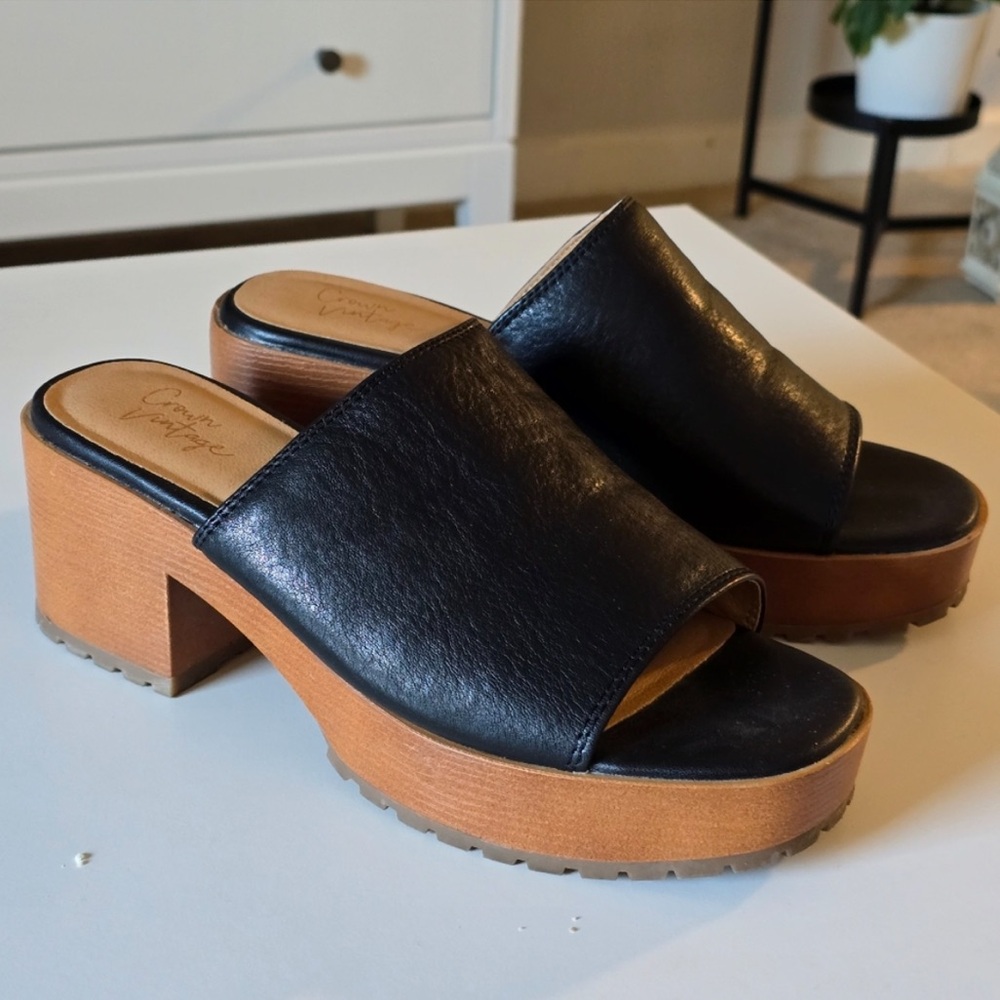 Crown Vintage Black Mules / Platform Slide
